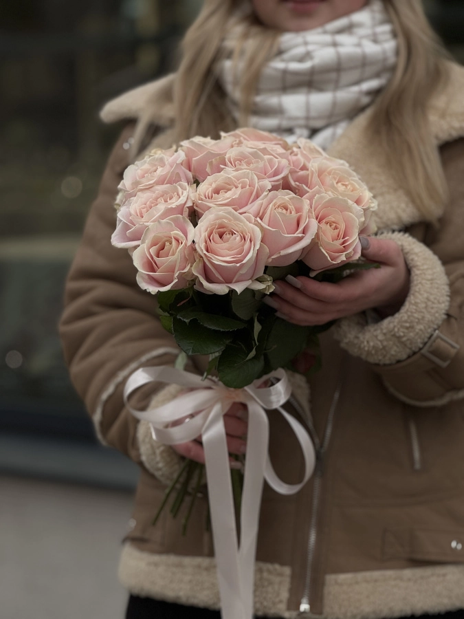 Картинка Букет  из 15 роз "Ванильный вечер" 50 см