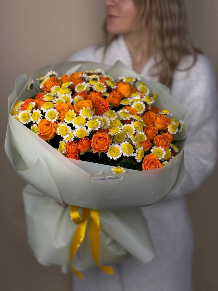 Картинка Букет из хризантем и роз "Тепло летних закатов"