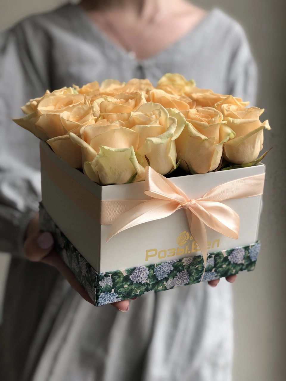Картинка Коробка "Ваниль" из 17 роз