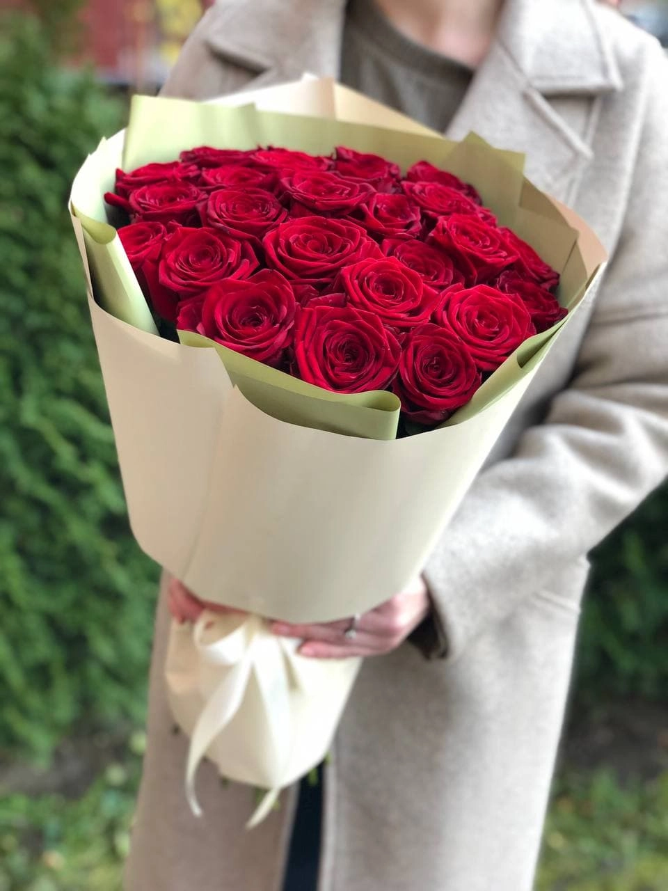 Картинка Букет  из 25 красных роз "Нелли" 40 см