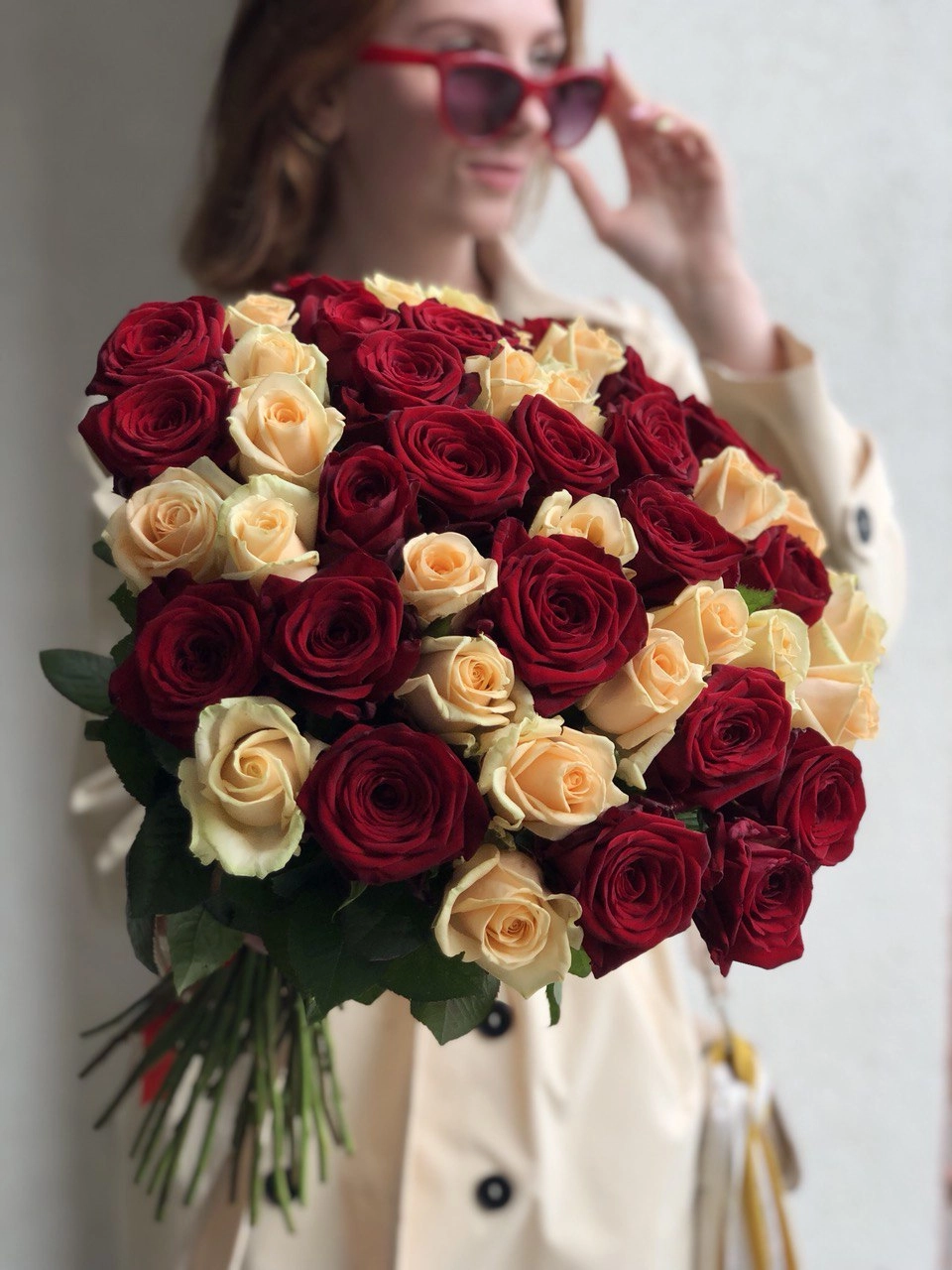 Картинка Букет из 51 розы "Смешение чувств" 40 см