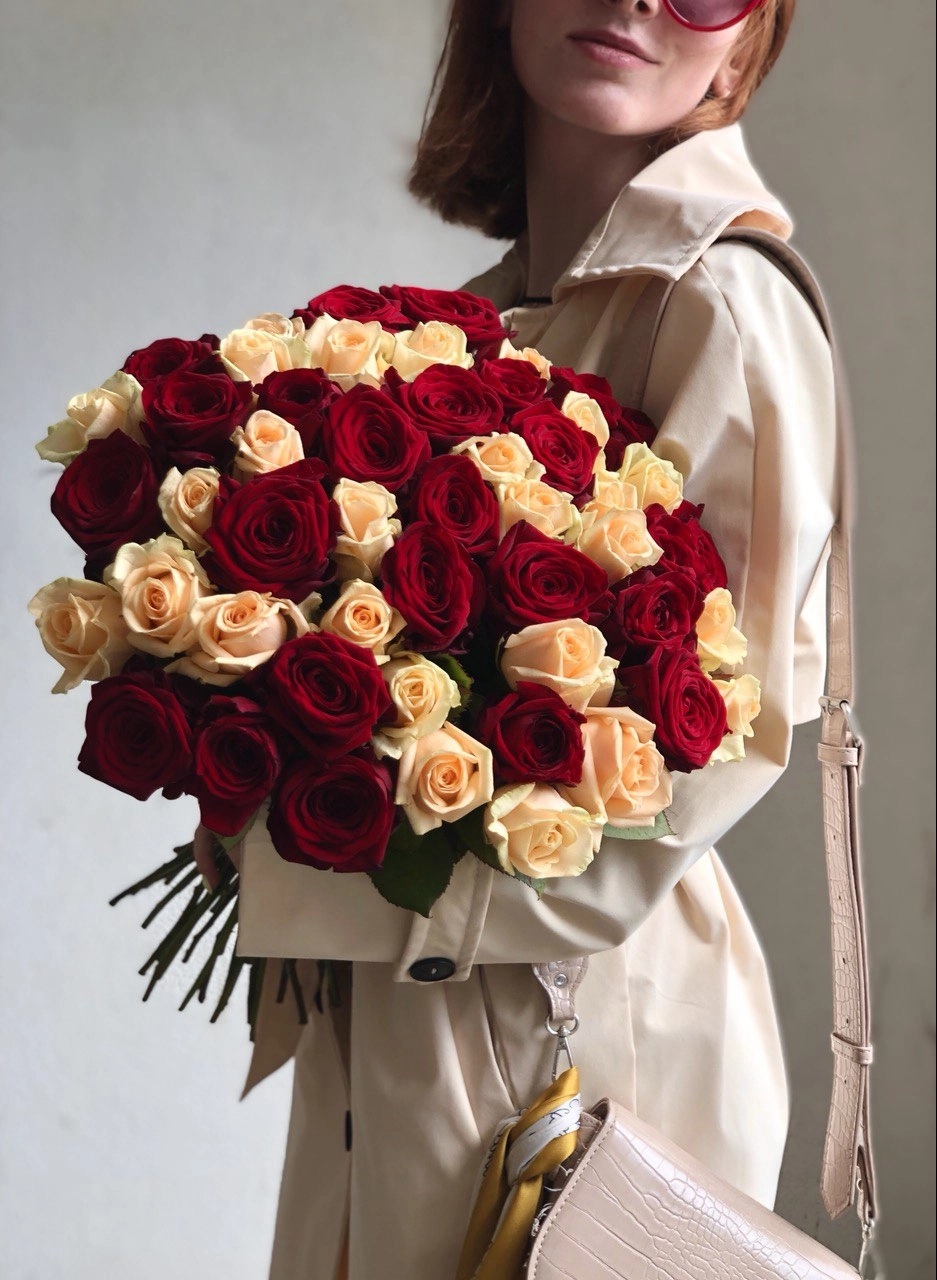 Картинка Букет из 51 розы "Смешение чувств" 40 см