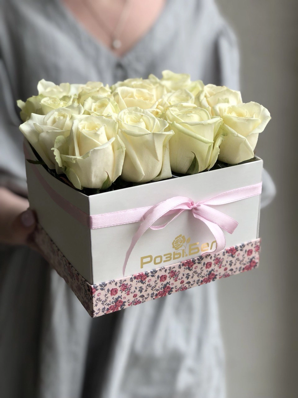 Коробка "Облако" из 17 белых роз