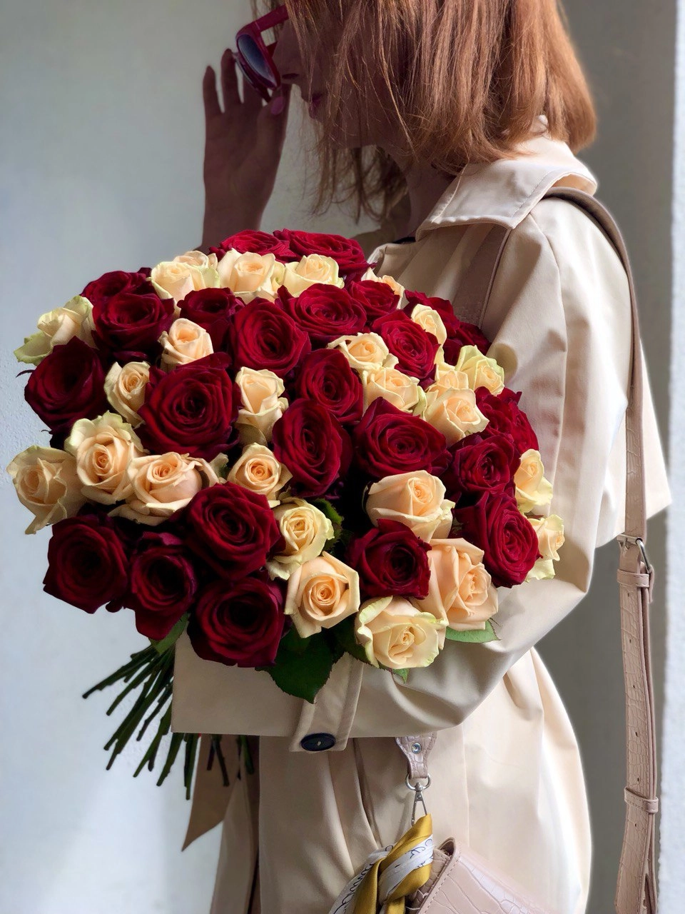 Картинка Букет из 51 розы "Смешение чувств" 40 см