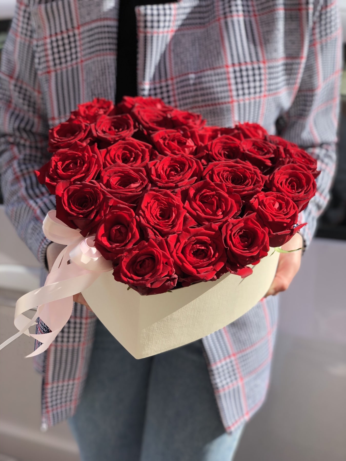 Композиция  "Love is" из 23 роз
