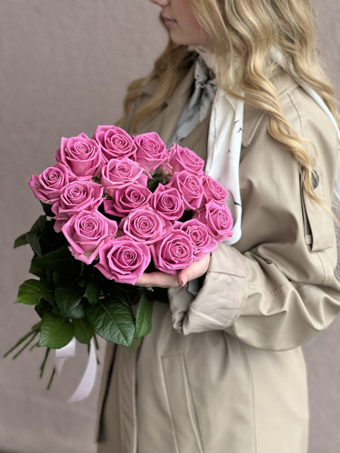 Картинка Букет из 17 розовых роз "Пикассо" 50 см